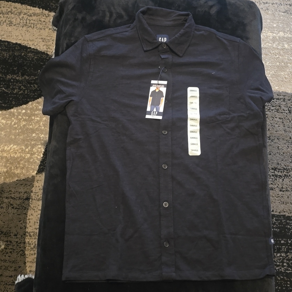 Short sleeve black button down